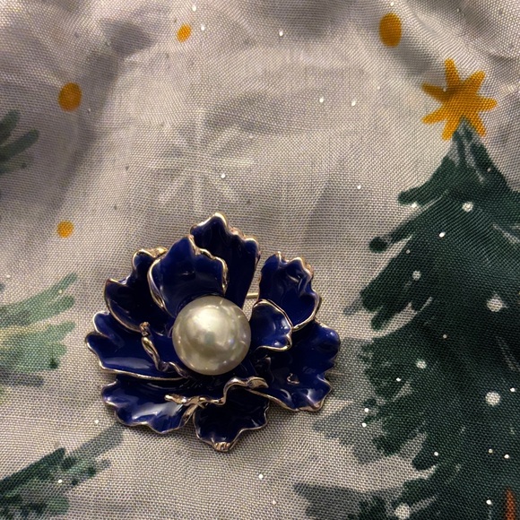 B.A.M Jewelry - Elegant Blue Flower Brooch with Pearl Accent